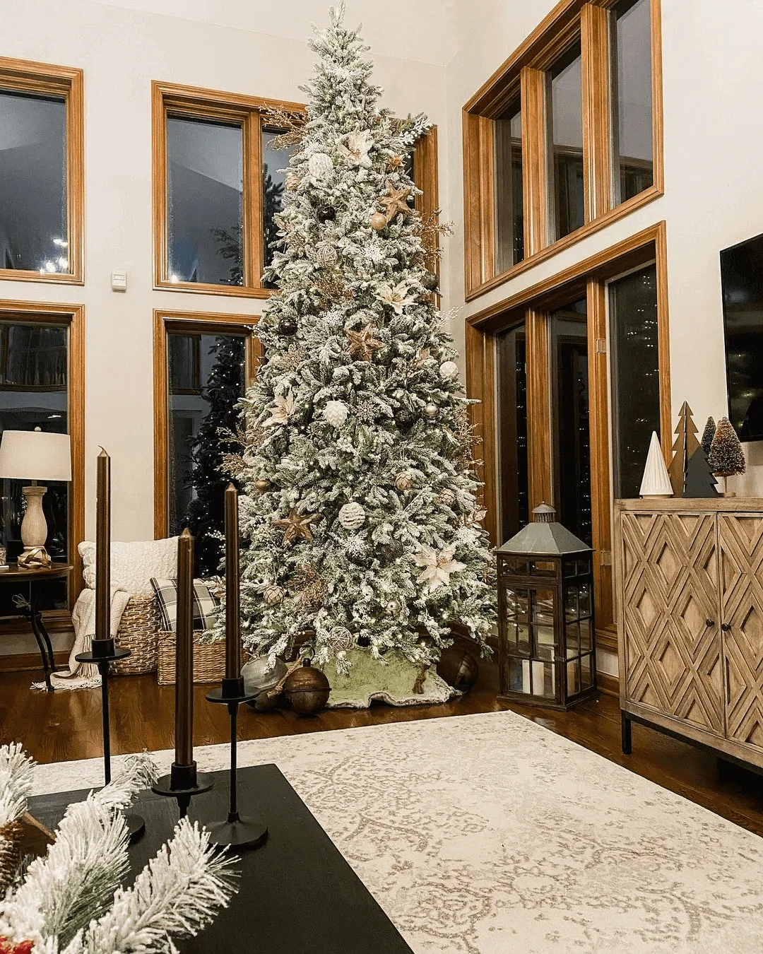 10' Queen Flock® Slim Artificial Christmas Tree 1000 Warm White LED Lights