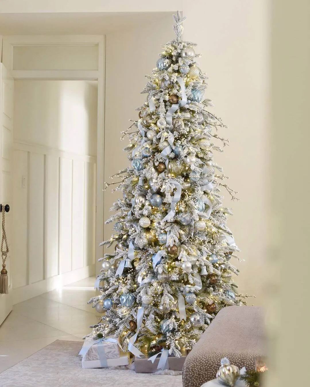 10' Queen Flock® Slim Artificial Christmas Tree 1000 Warm White LED Lights