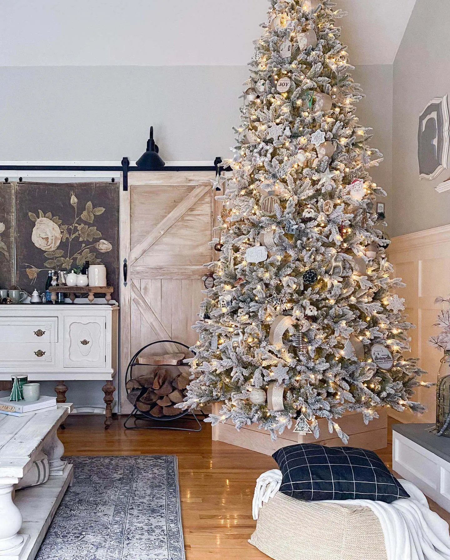 10' Queen Flock® Slim Artificial Christmas Tree 1000 Warm White LED Lights