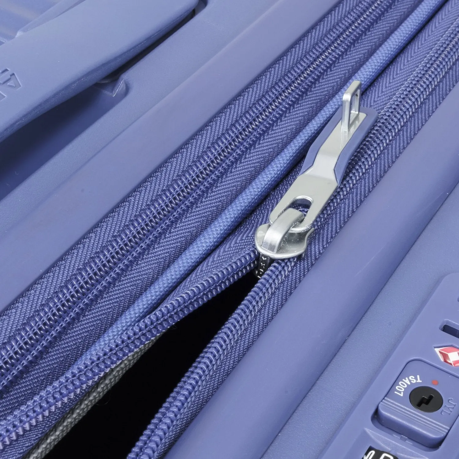 American Tourister Curio Hardside Medium Expandable Spinner