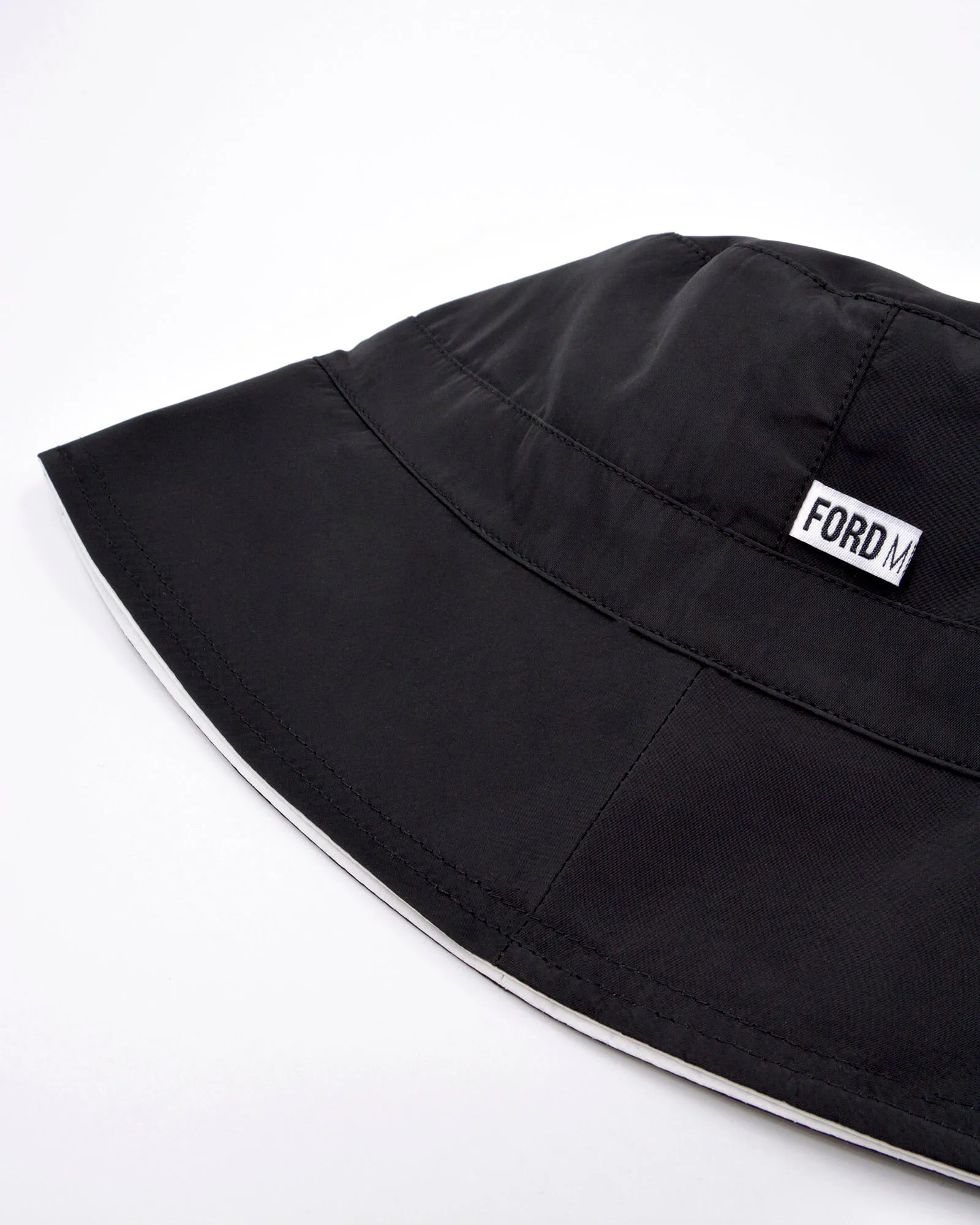 BOBBY Reversible Unisex Bucket Hat (white/black)