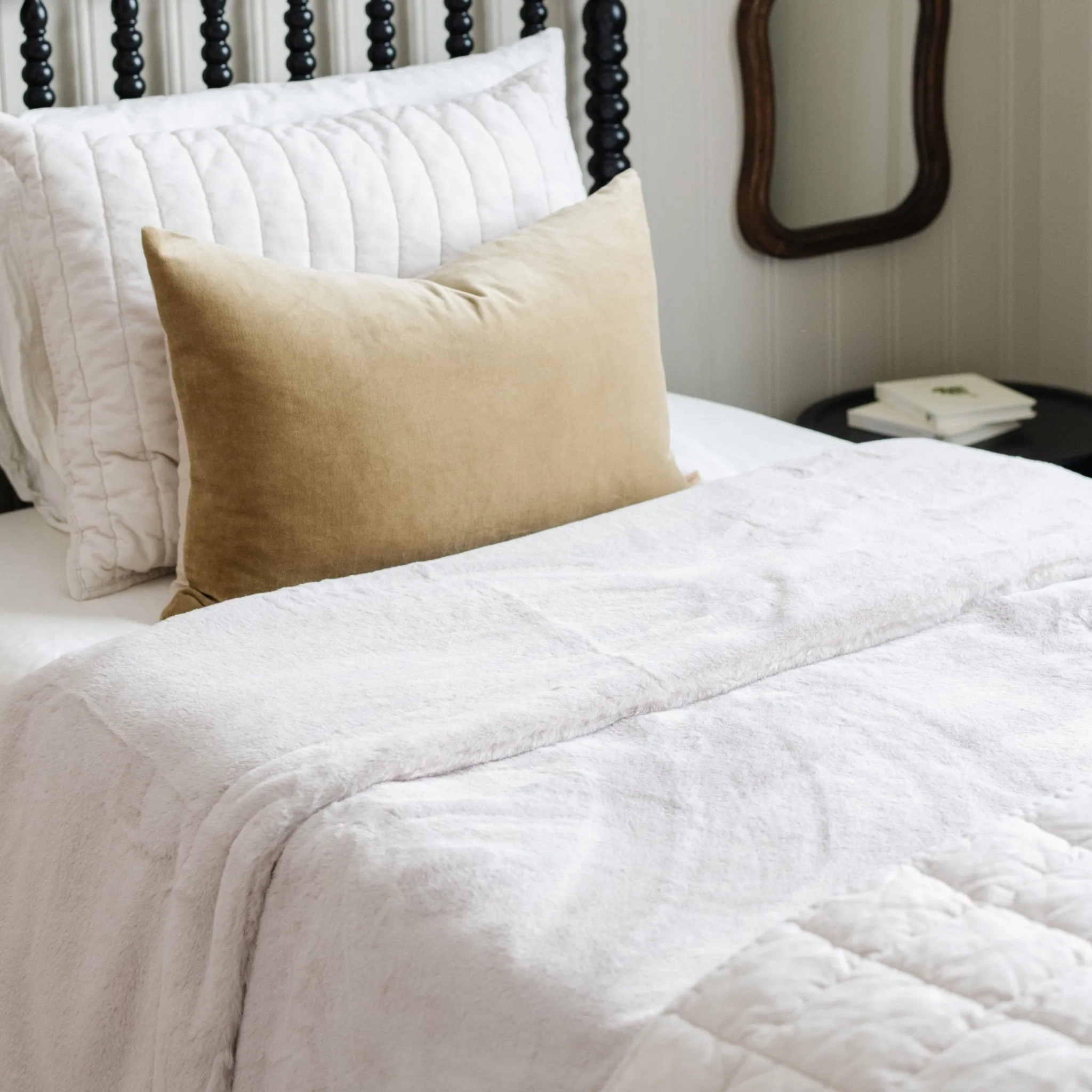 FAUX FUR TWIN BLANKETS