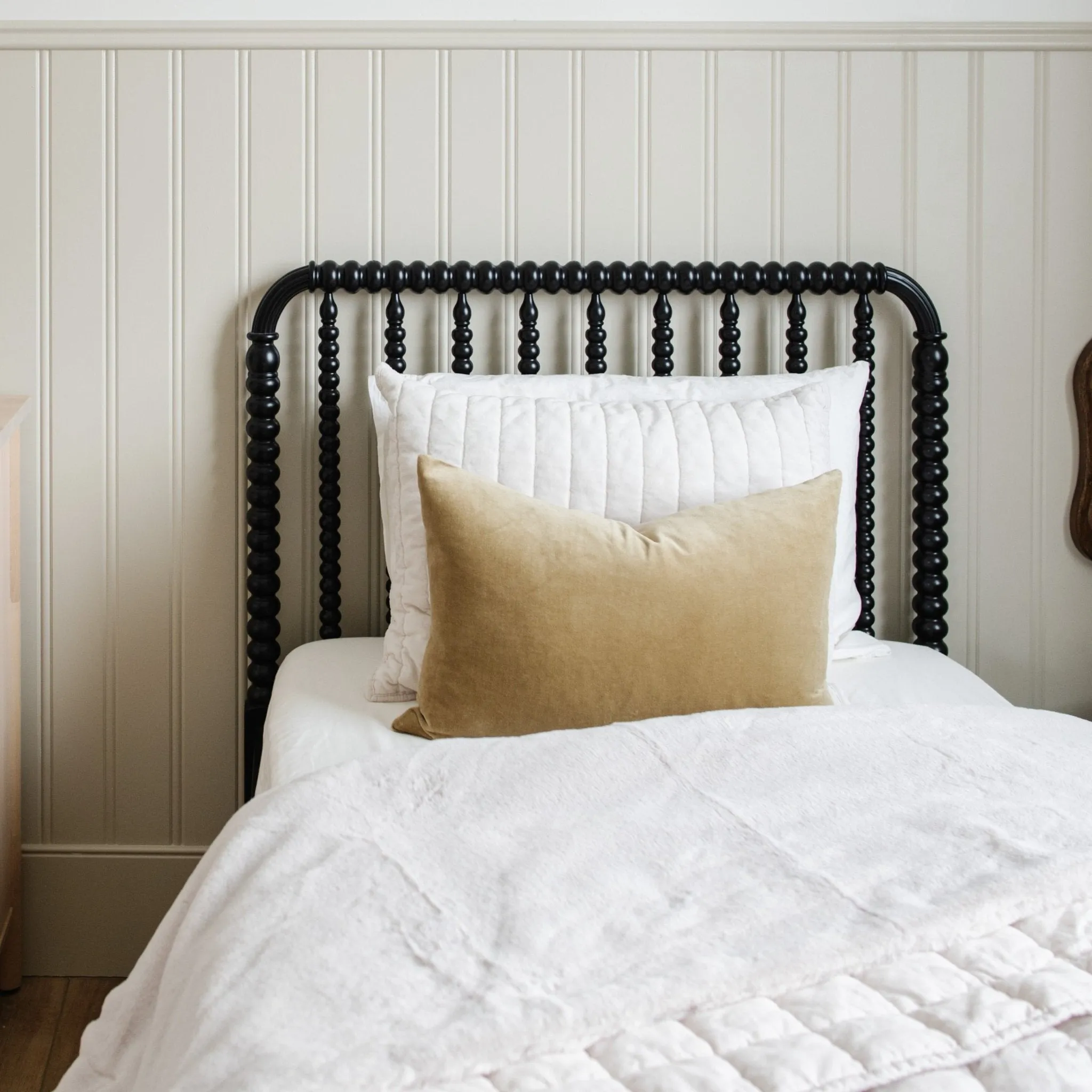FAUX FUR TWIN BLANKETS