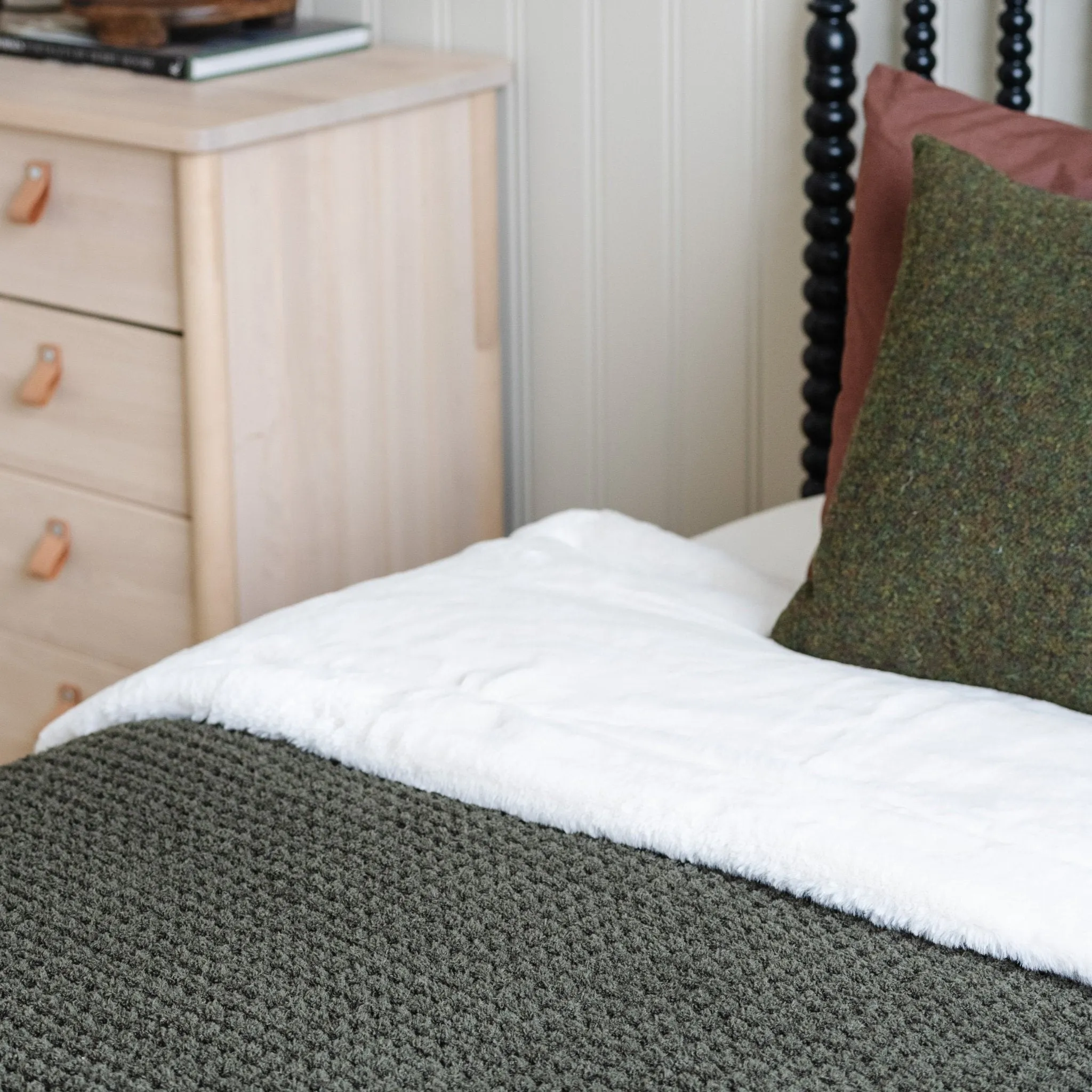 FAUX FUR TWIN BLANKETS