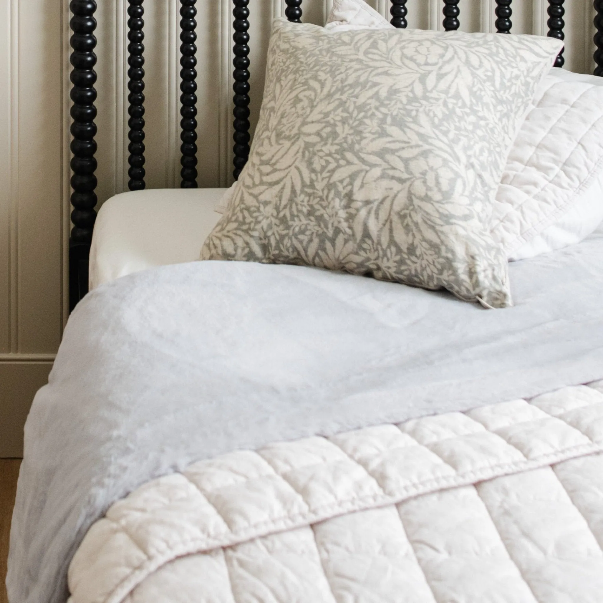 FAUX FUR TWIN BLANKETS
