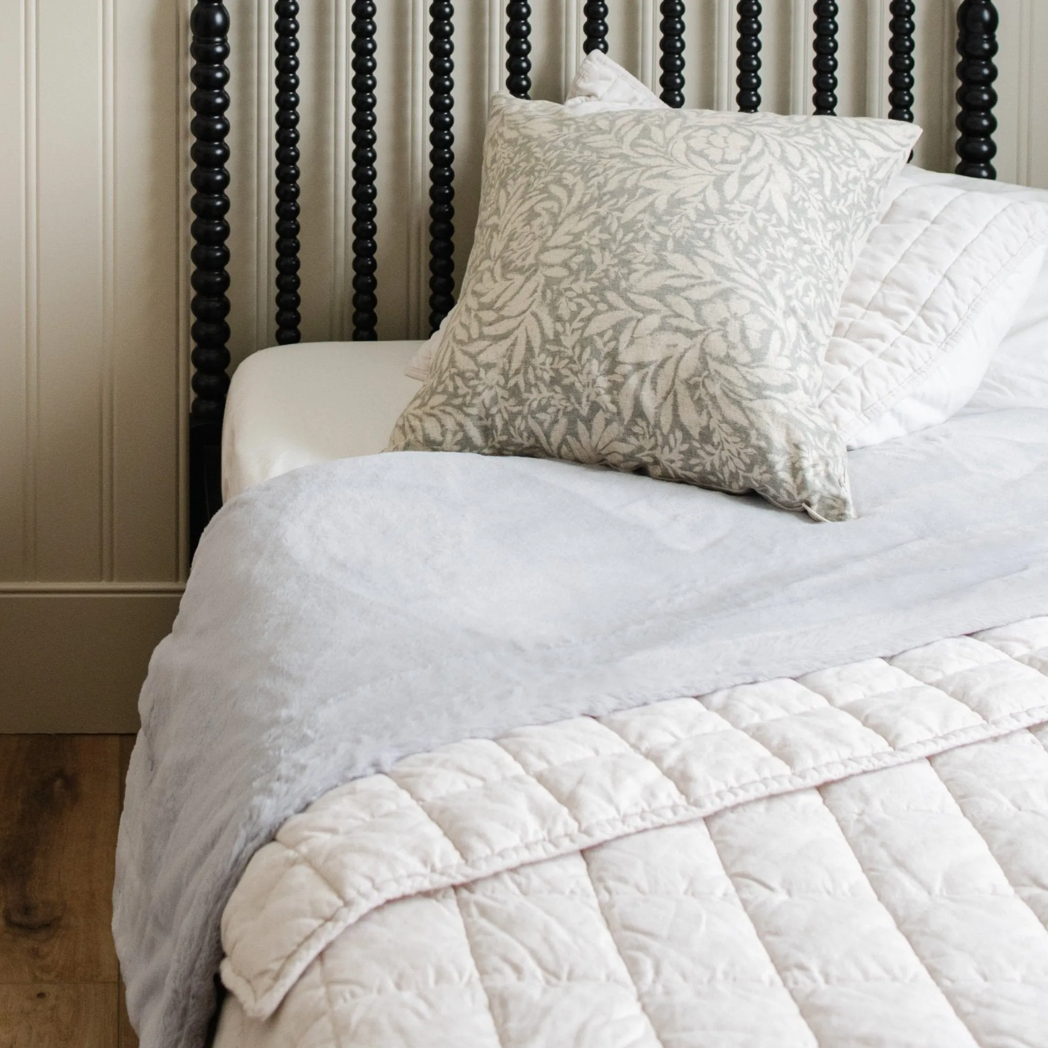 FAUX FUR TWIN BLANKETS