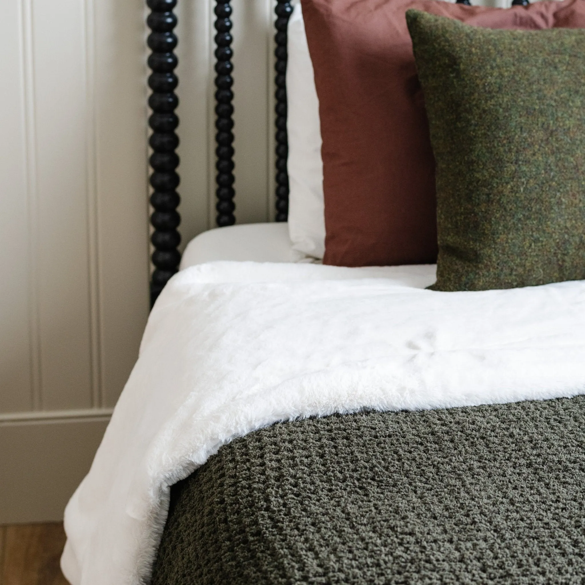 FAUX FUR TWIN BLANKETS