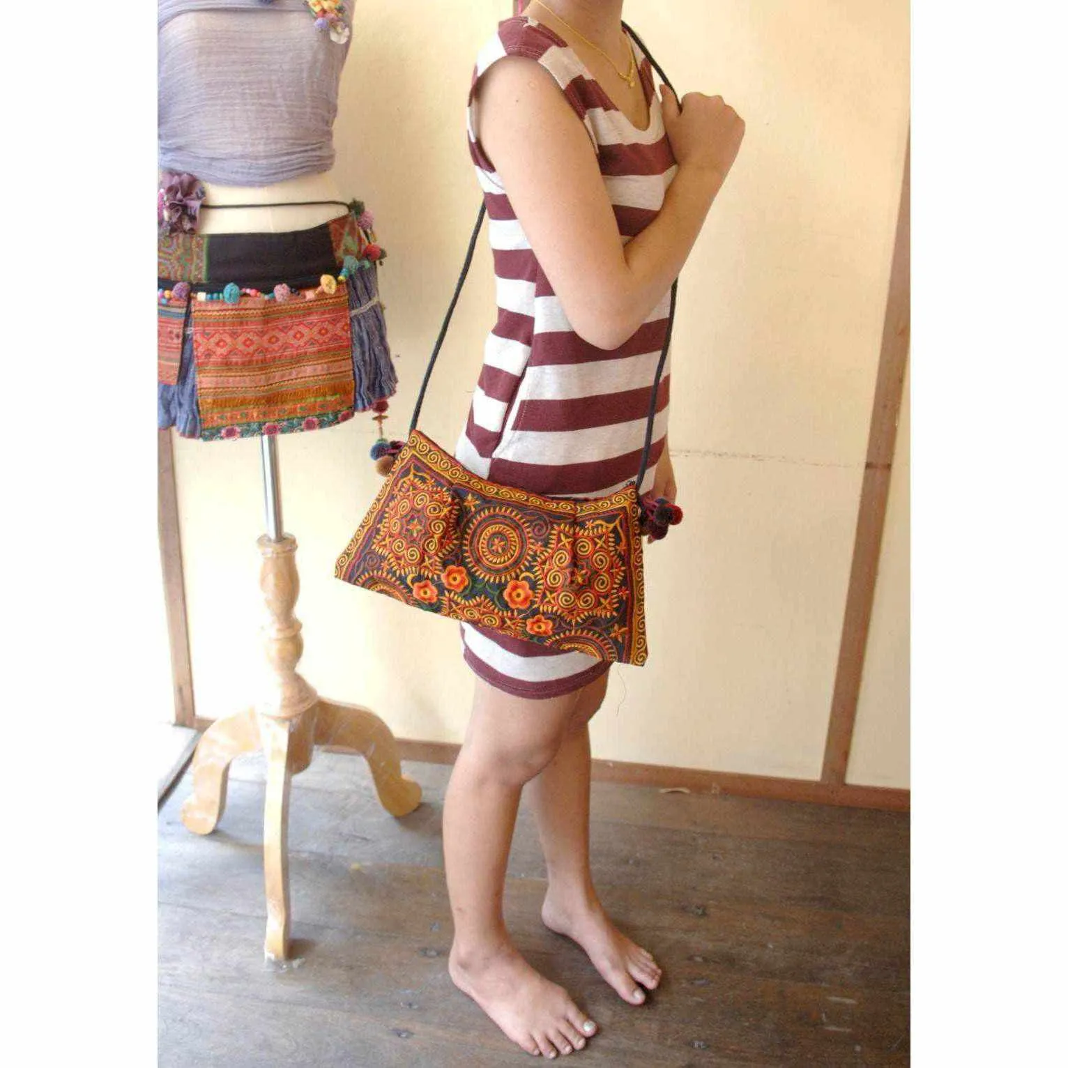 Leyla Embroidered Crossbody Purse - Thailand